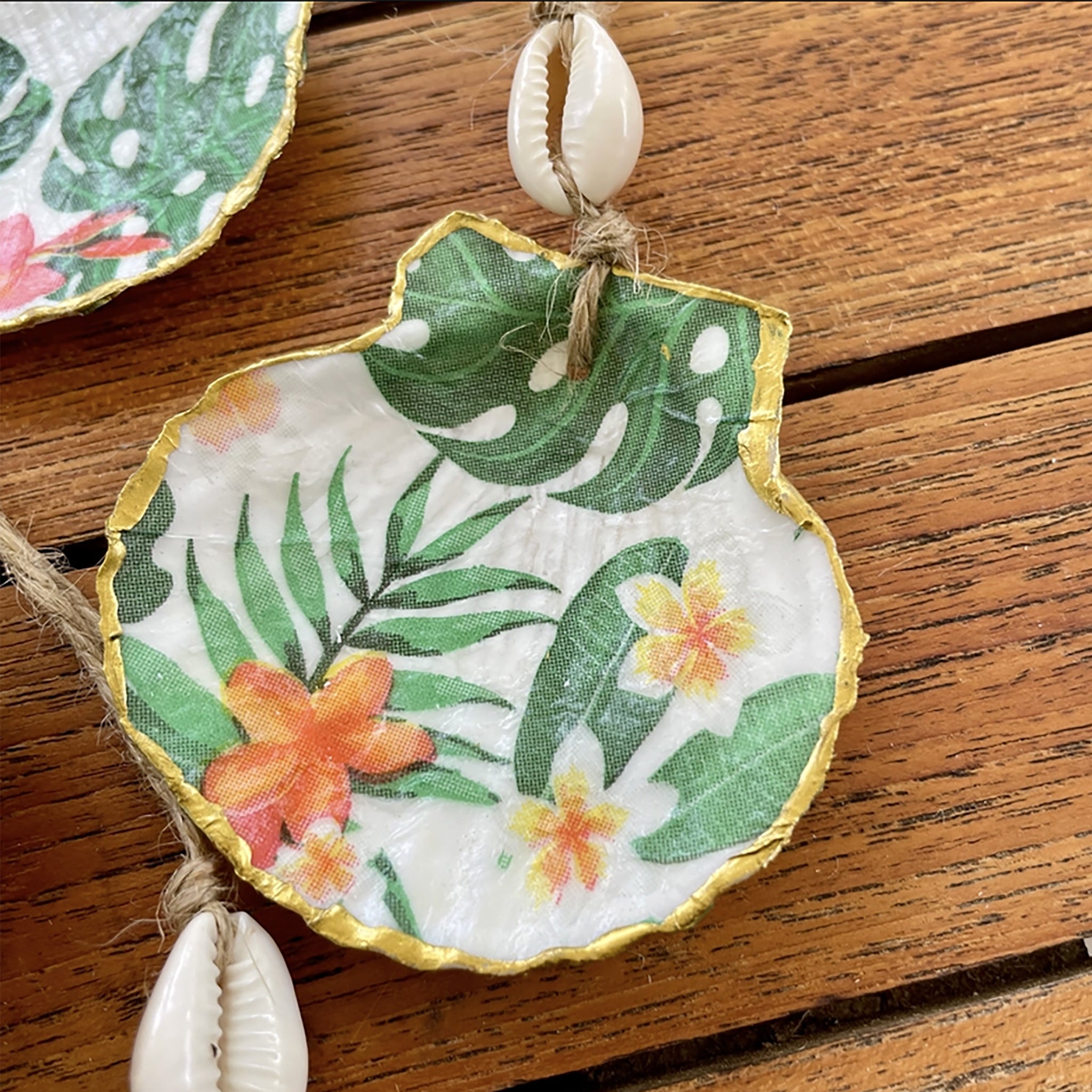 monstera ornament Seashell Tropical Floral Monstera Ornament